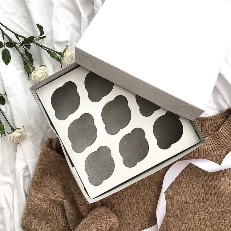 Упаковка под 9 капкейков без окна, белая — изображение 1